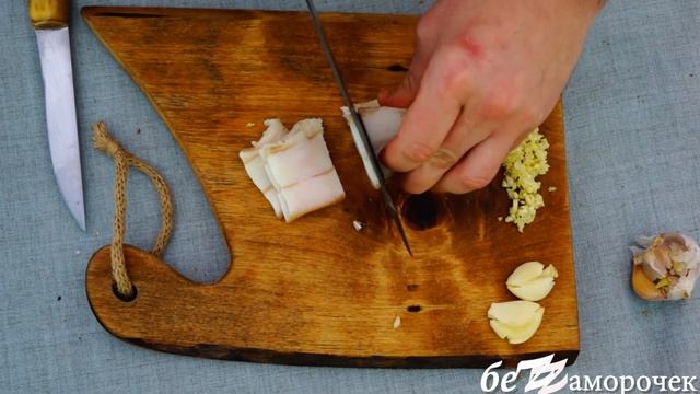 Сухарики со вкусом сала и чеснока за 15 минут. Все гениальное – просто! смотреть онлайн