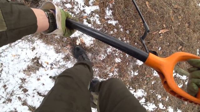 ДОБЫЧА МЕТАЛЛА В ЛЕСУ, НАШЁЛ ДЕЛЯНУ С ТЕХНИКОЙ... Метало коп смотреть онлайн