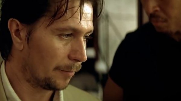 Gary Oldman - "Leon the Professional" "everyone" scene (HD)