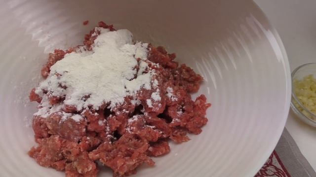 Соединяем фарш, крахмал и соду - получаем сочные сосиски и капусту в рукаве. Ужин на Другой Кухне смотреть онлайн