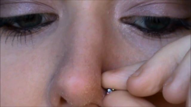 How to Change a Nose Screw смотреть онлайн