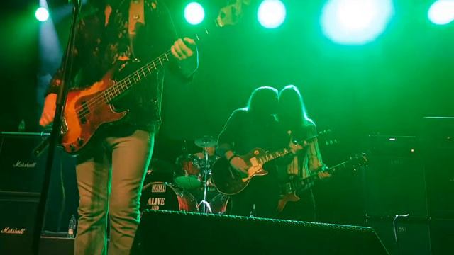 Brian Downey's Alive and Dangerous смотреть онлайн