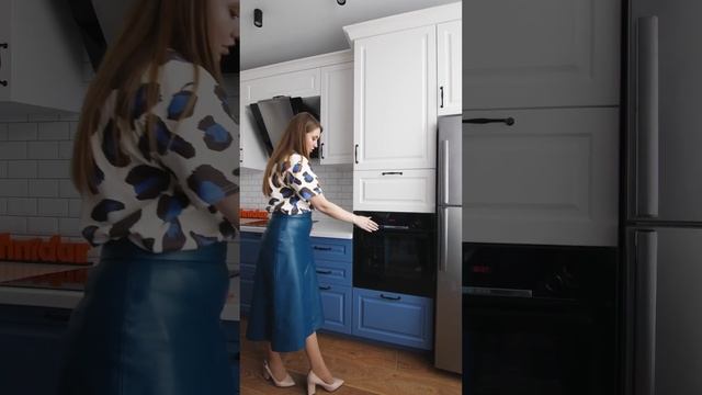 Юлия «Хамелеон» на бело-голубой кухне смотреть онлайн