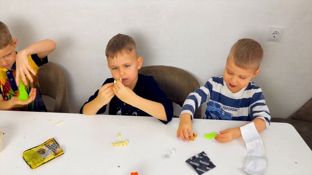 Что внутри Зуру Смешерс? Гигантcкое яйцо Zuru Smashers