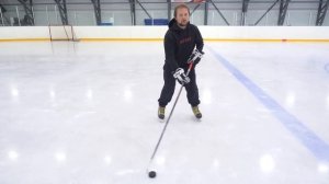 Урок хоккея. Приём и передача шайбы, основы владения.