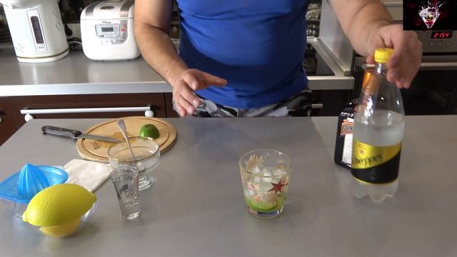 Тоник, Сок лайма, Куантро. Коктейль Куантро Физ Cointreau Fizz смотреть онлайн