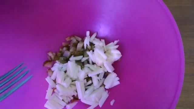 Оливье со скумбрией и яблоком: рецепт смотреть онлайн