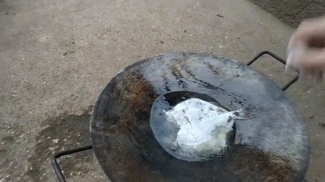 Камбала жаренная в садже на костре смотреть онлайн