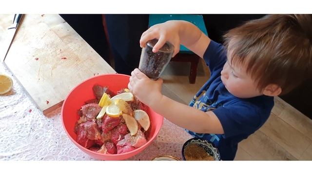 Такой вкусный шашлык я еще не ел/ шашлык из кониного мяса смотреть онлайн