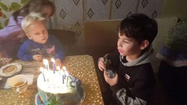 у Жени, нашего племянника, юбилей. Торт шедевр, от его тёти Мирьи, её телефон в описании смотреть онлайн