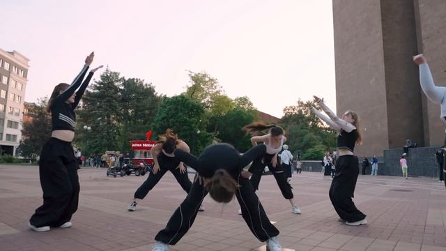[KPOP IN PUBLIC | ONE TAKE] BABYMONSTER - 2NE1 Mash up by LEEJUNG dance cover THE CREATORS смотреть онлайн