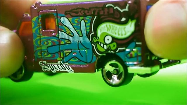 Hot Wheels 1999 Street Art Ambulance смотреть онлайн