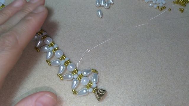 Inci ve kum boncukdan bileklik/Браслет из жемчуга и бисера/Pearls beaded bracelet смотреть онлайн