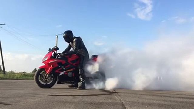 Honda cbr 600f4i. Отжиг.Типа Тизер Скоро клип. смотреть онлайн