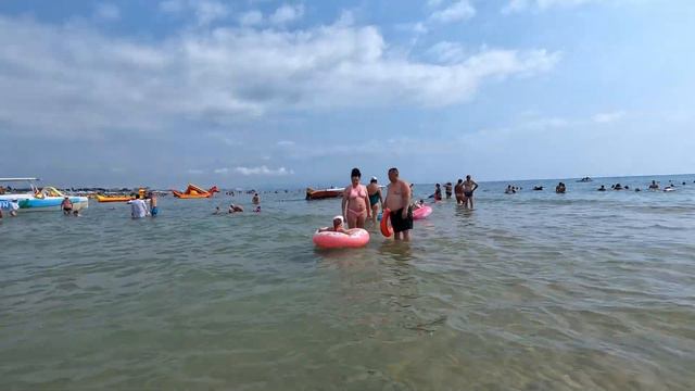 Черное море, пляж Витязево. Прогулка до центрального пирса. смотреть онлайн