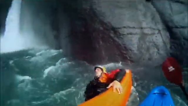экстрим на каяках смотреть онлайн