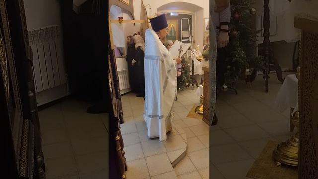Отец Владимир зачитывает поздравление патриарха Кирилла в храме Петра и Павла деревни Ерзовка Ирбит смотреть онлайн
