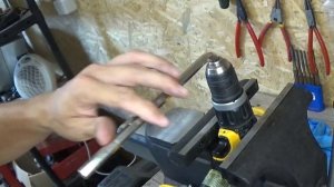 How to Replace the Drill Chuck Dewalt Models DCD796, DCD791, and DCD790 by Removing a Screw-On Chuc