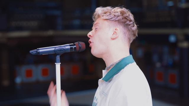 Lewis Capaldi - Forget Me смотреть онлайн