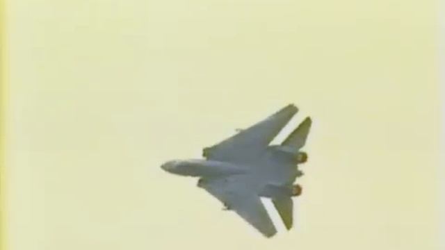 F-14 Tomcat at Mildenhall Air Fete 1992 смотреть онлайн
