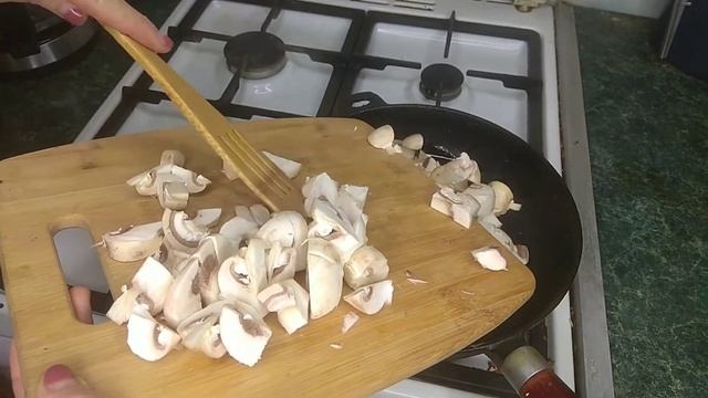 Гречневая каша с грибами и куриными голяшками в медленноварке смотреть онлайн