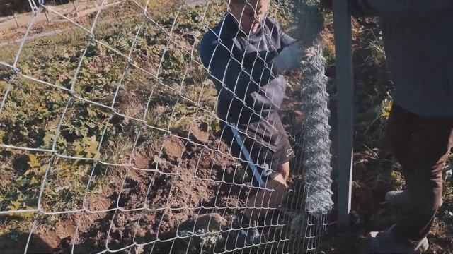 ЗАКОНЧИЛИ ЗАБОР!! ТЕПЕРЬ У НАС ЗАКРЫТАЯ ТЕРРИТОРИЯ! смотреть онлайн