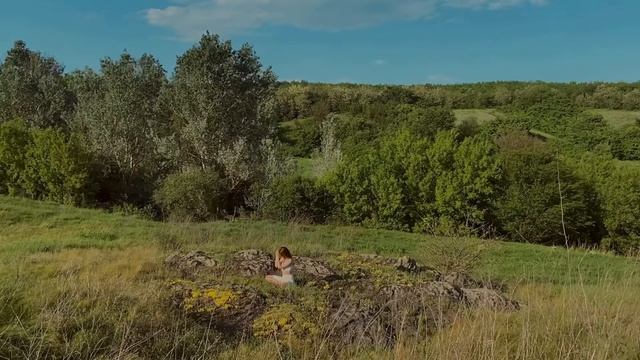 МЕДИТАЦИЯ ДЛЯ ЖЕНЩИН | наполнение женской энергией | любовь к себе | 10 минут в мурашках FLOW смотреть онлайн