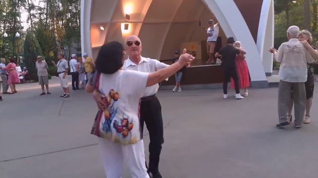 МІЙ ХАРКІВ - МІСТО МРІЙ! ТАНЦЫ ХАРЬКОВ СЧАСТЛИВЫЕ МОМЕНТЫ смотреть онлайн