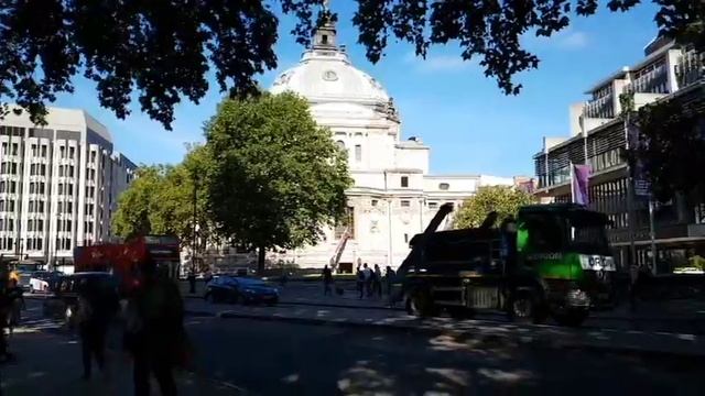 1 АВГУСТА 2018. ЛОНДОН. ВЕСТМИНСТЕРСКОЕ АББАТСТВО И ПЛОЩАДЬ ПЕРЕД НИМ смотреть онлайн