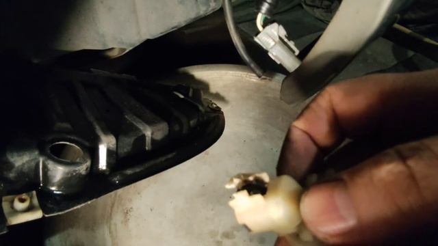 Замена насоса стеклоомывателя на Ниссан Альмера Классик смотреть онлайн