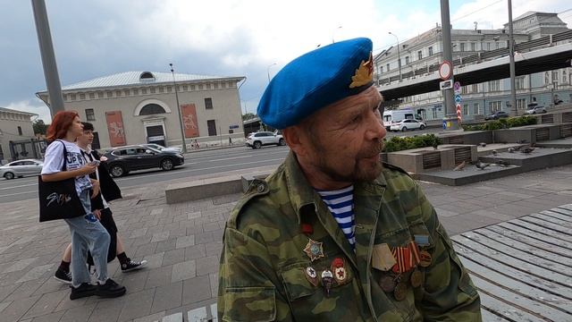 День ВДВ в Москве. Старый солдат - Десантник из Баграма