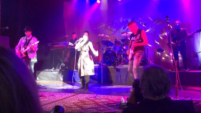 Roger Fisher and Kat Perkins "White Lightning & Wine" (2018-09-07) смотреть онлайн