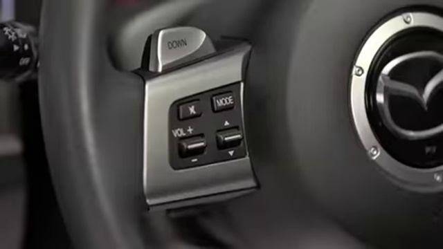 2012 Mazda MX-5 Miata — Auxiliary Audio Input Jack | Mazda USA смотреть онлайн