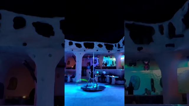 Монашка танцует на пилоне. смотреть онлайн