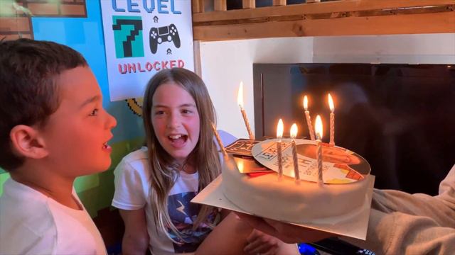 Teeny Tiny Restaurant Scotland Arthurs 7th Birthday Playstation, Spacex, Nasa, Goat Simulator Party смотреть онлайн