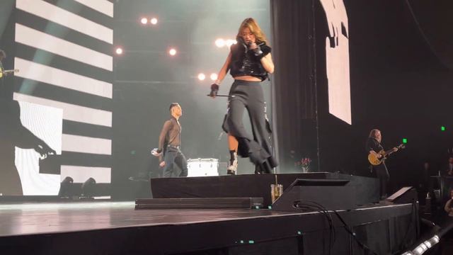 Shania Twain - If You're Not In it For Love (I'm Outta Here) live in Las Vegas, NV - 6/15/2022 смотреть онлайн