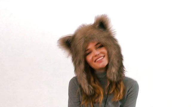 Женская зверошапка Волк с помпонами из искусственного меха от Animal-hoods.ru смотреть онлайн