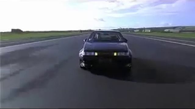 AE-86 Toyota corolla supercharged drifting on airfield смотреть онлайн
