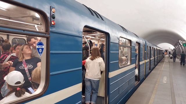 Уникальный экспериментальный номерной на станции Электросила смотреть онлайн