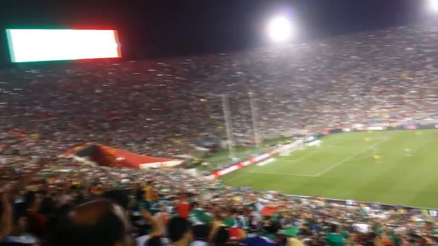 Mexico vs. Ecuador Soccer Game Cantando "Cielito Lindo" Los Angeles Coliseum 2015 (HD) смотреть онлайн