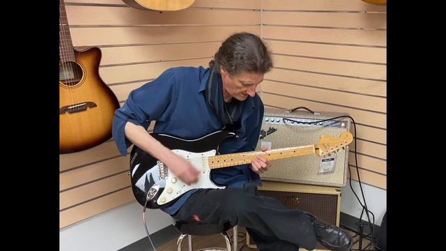 Fender Deluxe Reverb Amp смотреть онлайн