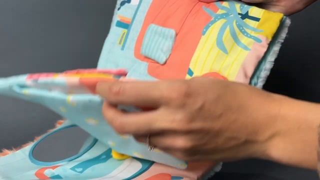 Перша навчальна книжка малюка Miniland Monster Telling смотреть онлайн