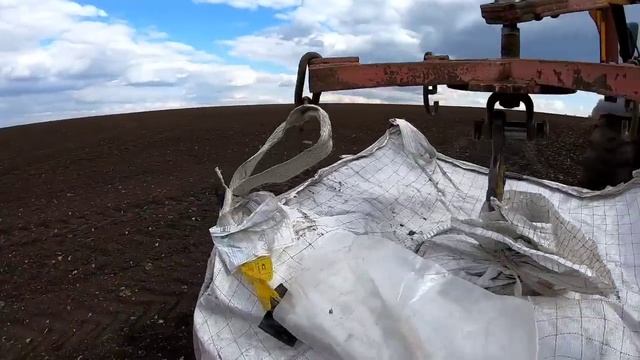 Посевная 2023 продолжается. Поехали сеять яровую пшеницу после сахарной свёклы. Будни тракториста. смотреть онлайн