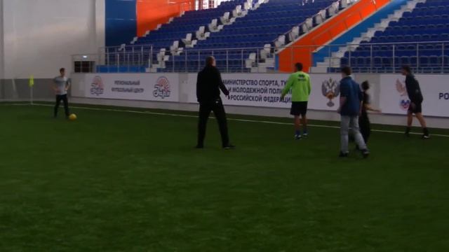 Новогодний подарок от футболистов смотреть онлайн