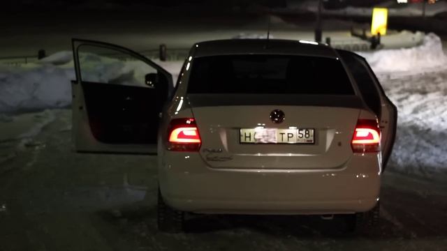 VW POLO SEDAN открытие багажника смотреть онлайн