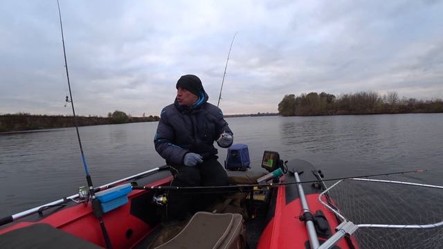 Москва-Река.. Чулково! октябрь 2020.. Ловим хищника.. еле ушли от "соски" и сход щуки (4 плюс) смотреть онлайн