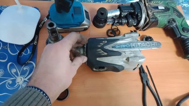 Снятие подшипника ствола перфоратора Hitachi DH24 PC3 смотреть онлайн