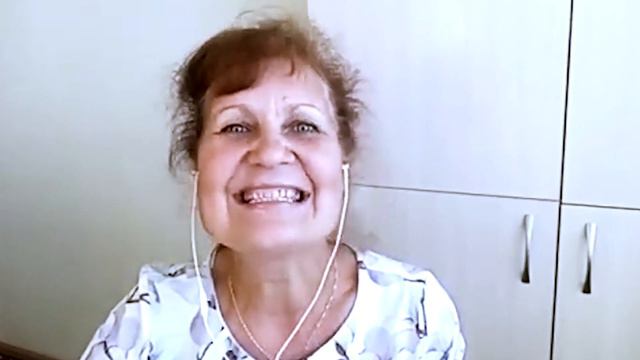 Текст песни ЖИРАФЁНОК. Общение на встрече покупателей. смотреть онлайн