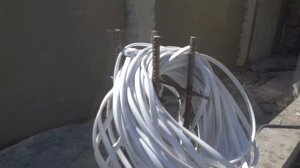 Как поштукатурить забор из ракушняка своими руками цементно-песчаным растворов.