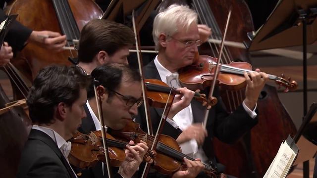 Beethoven: Symphony No. 3 "Eroica" / Rattle · Berliner Philharmoniker смотреть онлайн